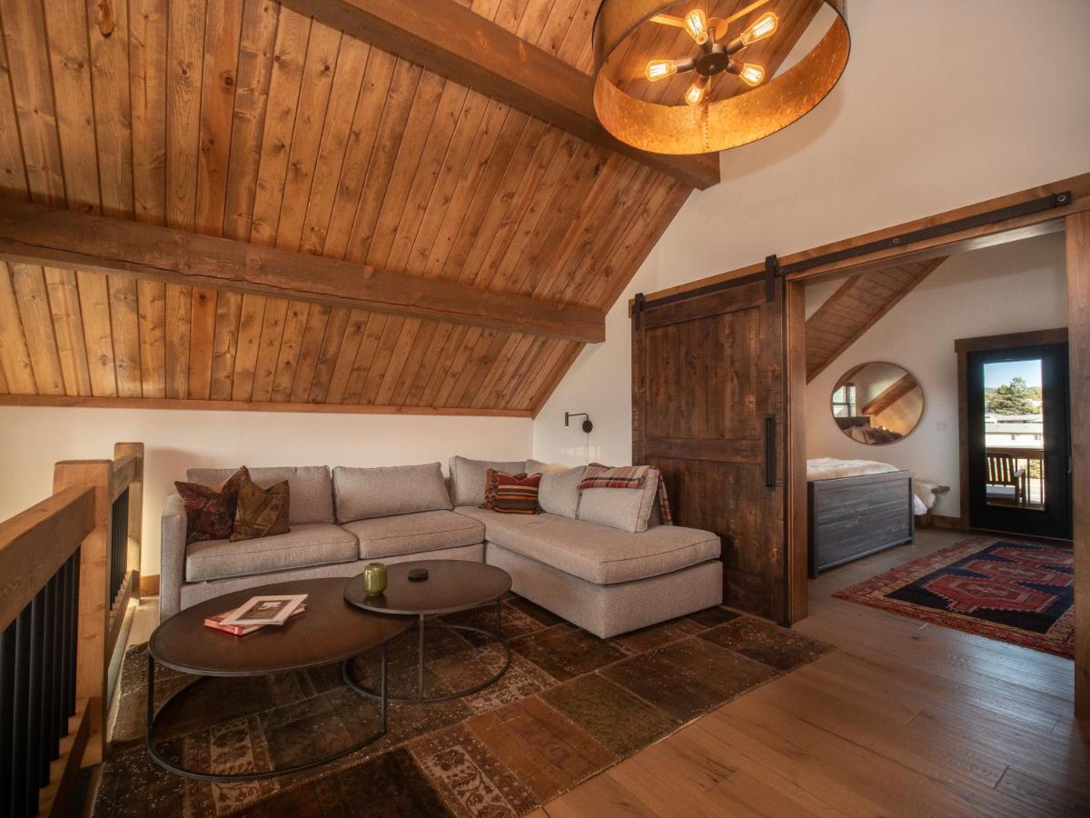 Chic Retreat Indoor Outdoor Fireplace, Private Jacuzzi, Great Location! Estes Park Bagian luar foto