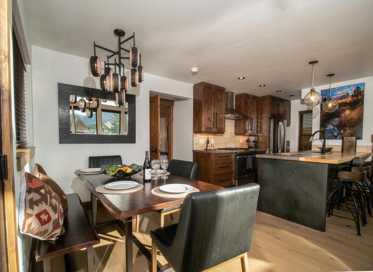 Chic Retreat Indoor Outdoor Fireplace, Private Jacuzzi, Great Location! Estes Park Bagian luar foto