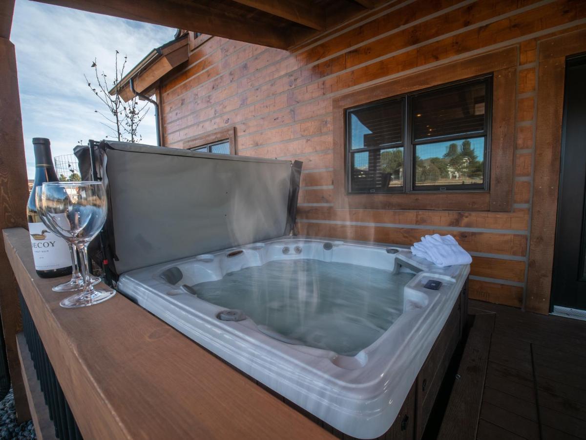 Chic Retreat Indoor Outdoor Fireplace, Private Jacuzzi, Great Location! Estes Park Bagian luar foto